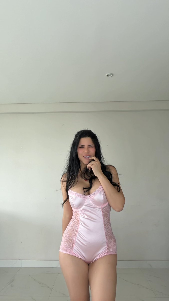 Una de las cositas que hago estando sola es darme un show privado con canciones de burlesque! 😋