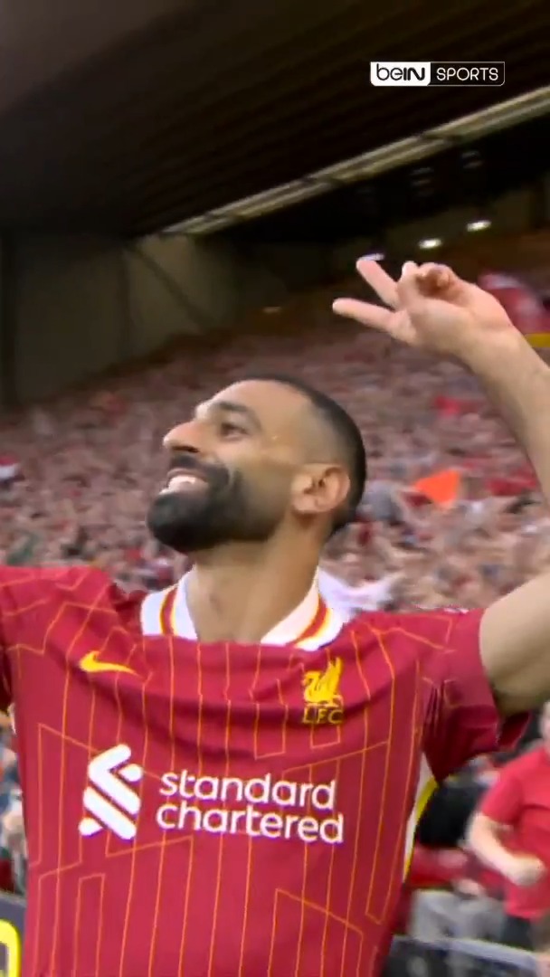 🤳 "Gülümse, çekiyorum." 🔴🔵 Trabzonspor'un yeni transferi Mohamed Salah, kaydettiği klas golü taraftarlarla selfie çekerek kutluyor... #PL #beINSPORTS