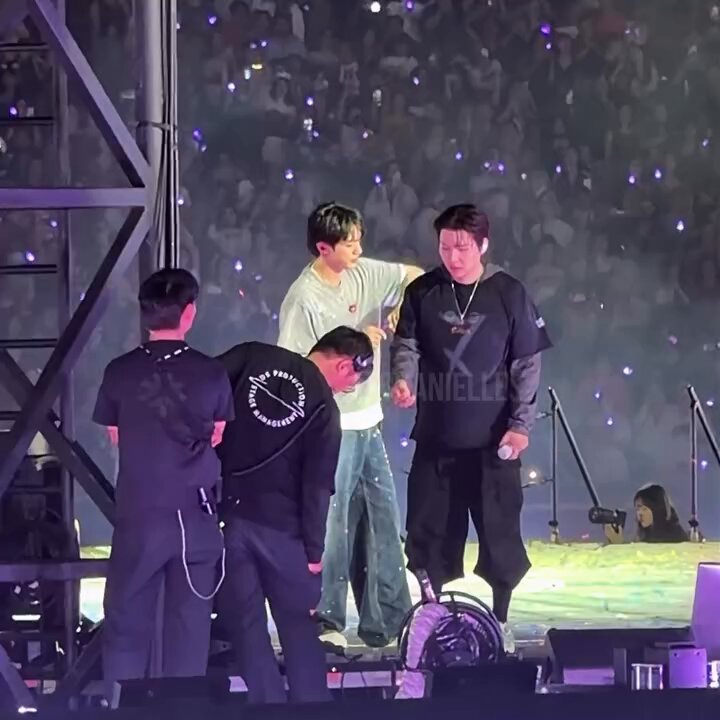 Oh Yoongi and Jin using eye drops at the same time, there must have been something on stage that got into their eyes 😭