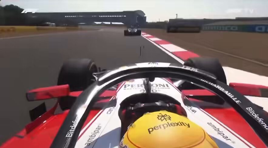 🔥 Lewis Hamilton sanatını icra ediyor.