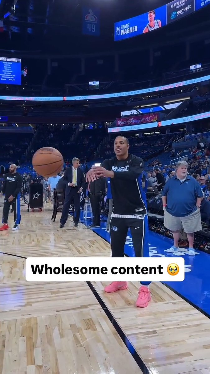 A wholesome moment between Desmond Bane and a young fan at shootaround 🥹 (via Orlando Magic)