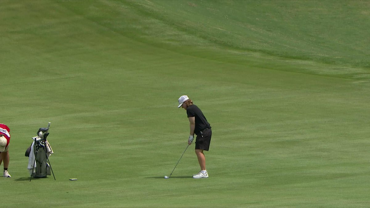This is where a great wedge game comes into play! ⚔️ UCF Women's Golf's Molly Smith 4 up thru 10 against Sarah Lim.