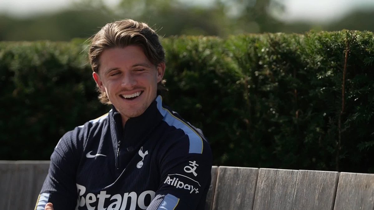 🗣️ "A little bit scary at times 😅" Conor Gallagher opens up on life under Roberto De Zerbi at Tottenham Hotspur.
