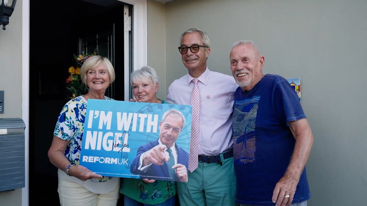 Frinton stands with Nigel. 🇬🇧
