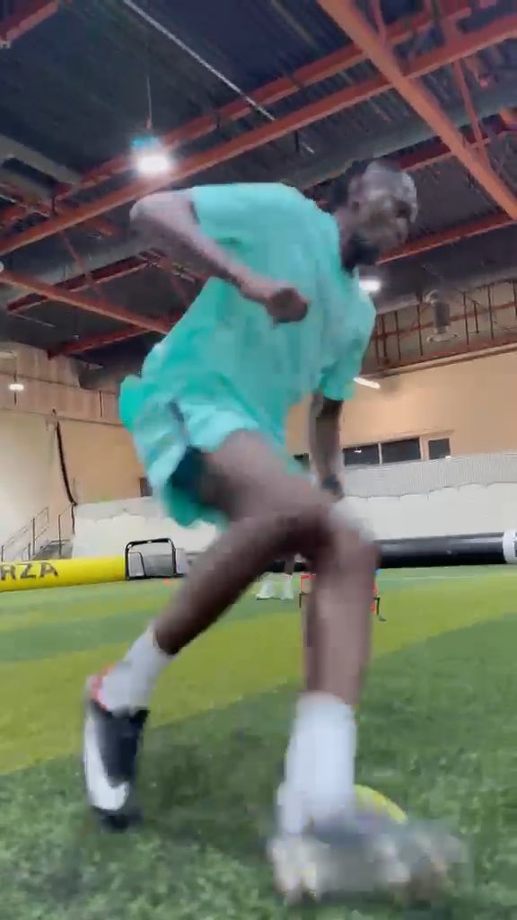 Bertrand Troare training on his own to get in the best shape ahead of the new season. Looks sharp and raring to go. #safc #avfc