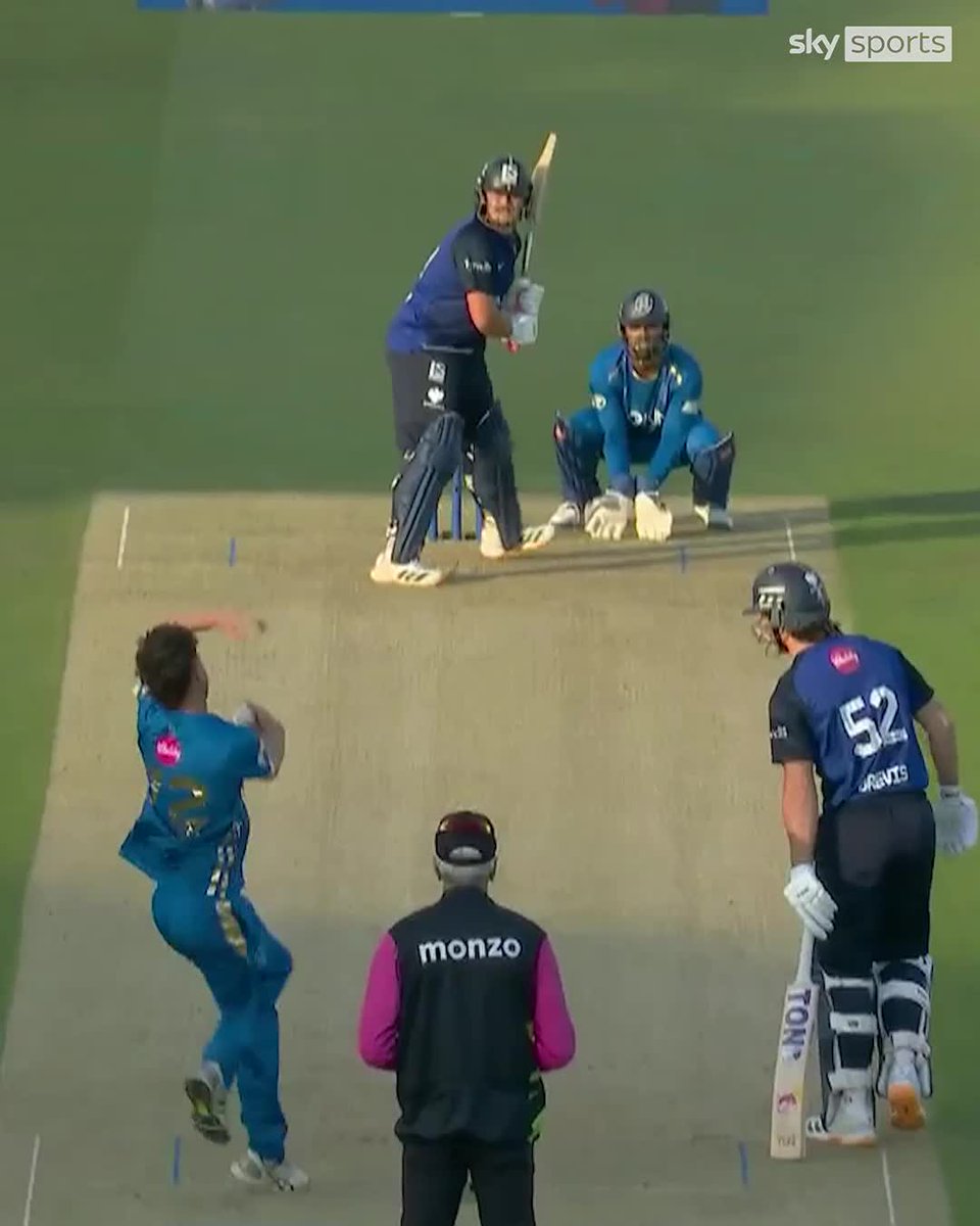 WHAT A CATCH! 🤯 Absolutely fantastic from Will Jacks 🔥