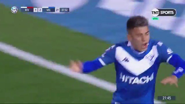 este tipo se cae de culo cuando vea que almada juegue para atrás para robarles guita y el año siguiente este jugando la copa libertadores con vélez, el tipo destesta a river mira como les grita el gol me emociono.