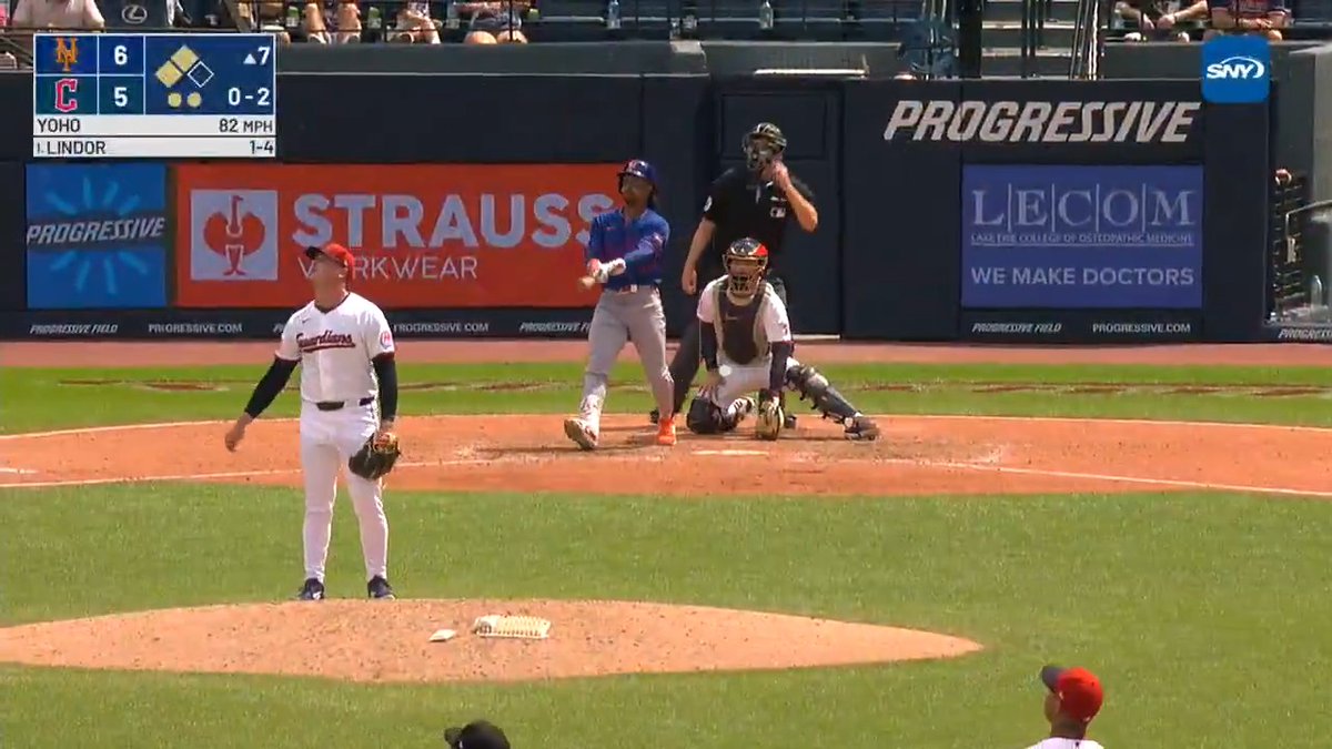 Francisco Lindor gives the New York Mets some insurance with a 3-run homer 💪
