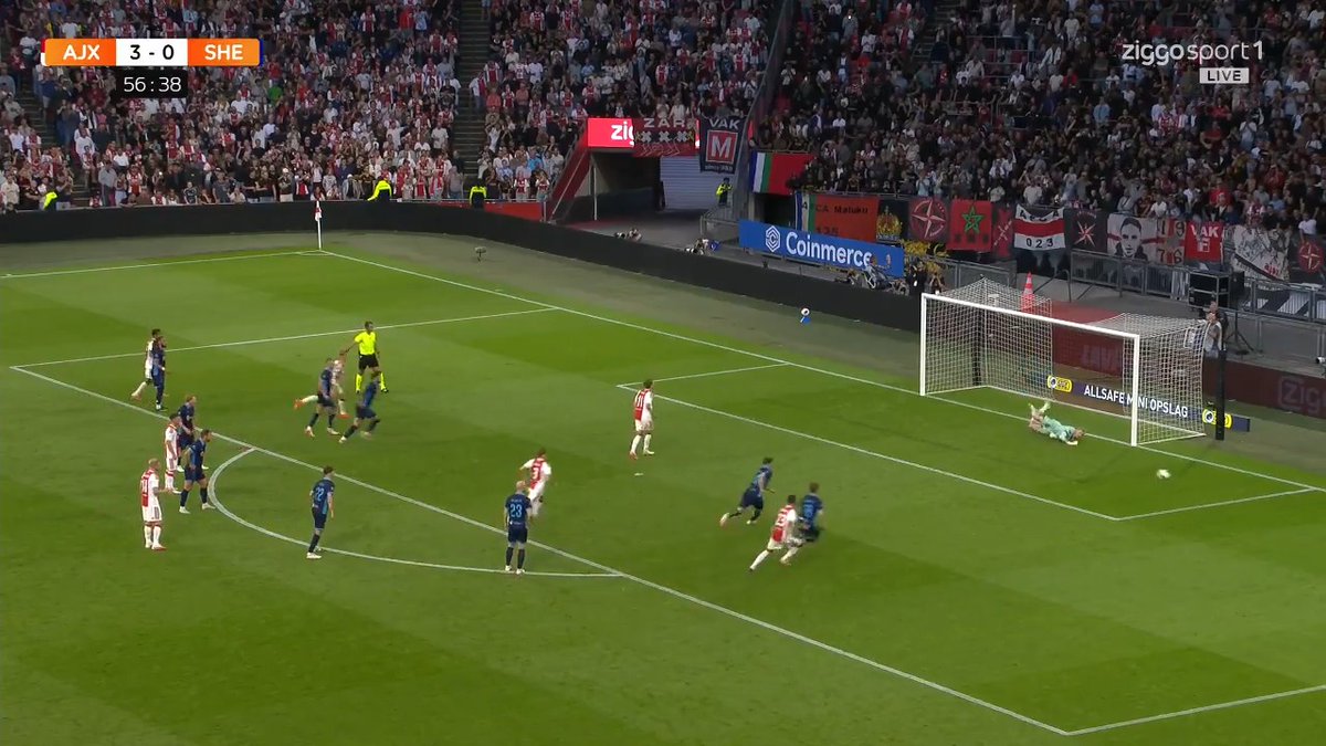Oei... Mika Godts mist vanaf 11 meter 🫣 #ZiggoSport #UECL #AJASHE
