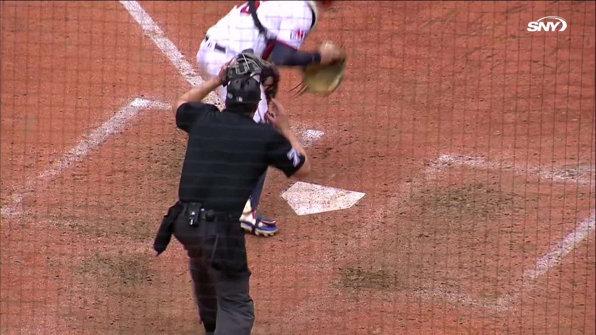 Francisco Lindor with a three-run home run! 💥