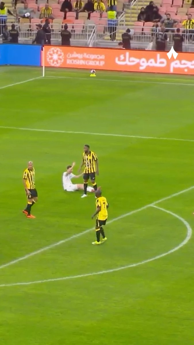 نادي الاتحاد يعلن رحيل النجم البرازيلي وأحد قادة الفريق فابينيو 🟡⚫👋 تقرير يسلّط الضوء على مسيرة فابينيو مع الاتحاد وتأثيره الفني والقيادي بوصفه أحد أبرز الشخصيات المؤثرة داخل الفريق 📊⚽