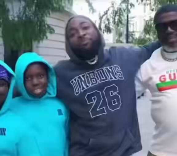 Davido wishing King Ochacho children happy birthday, this man na forever taker o 😳😭🔥