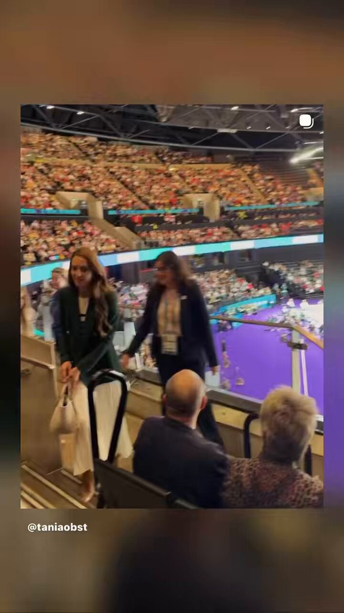 Tania Obst on Instagram shared her video from the Commonwealth games where the Prince and Princess of Wales attended with their children. How sweet it would be to sit so close to such a wonderful family.🥰