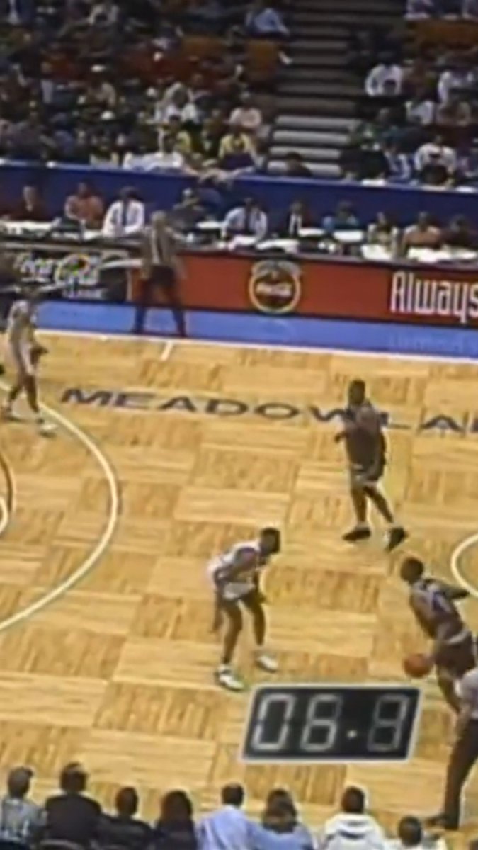Penny Hardaway crossover &amp; dunk (1994)