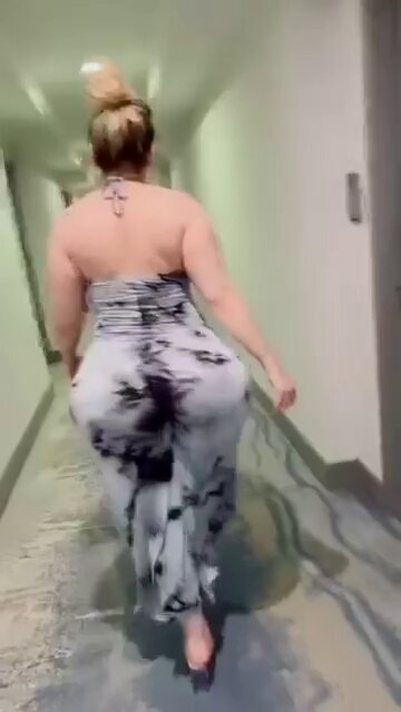 هاي من تستقبلني بيتها؟
