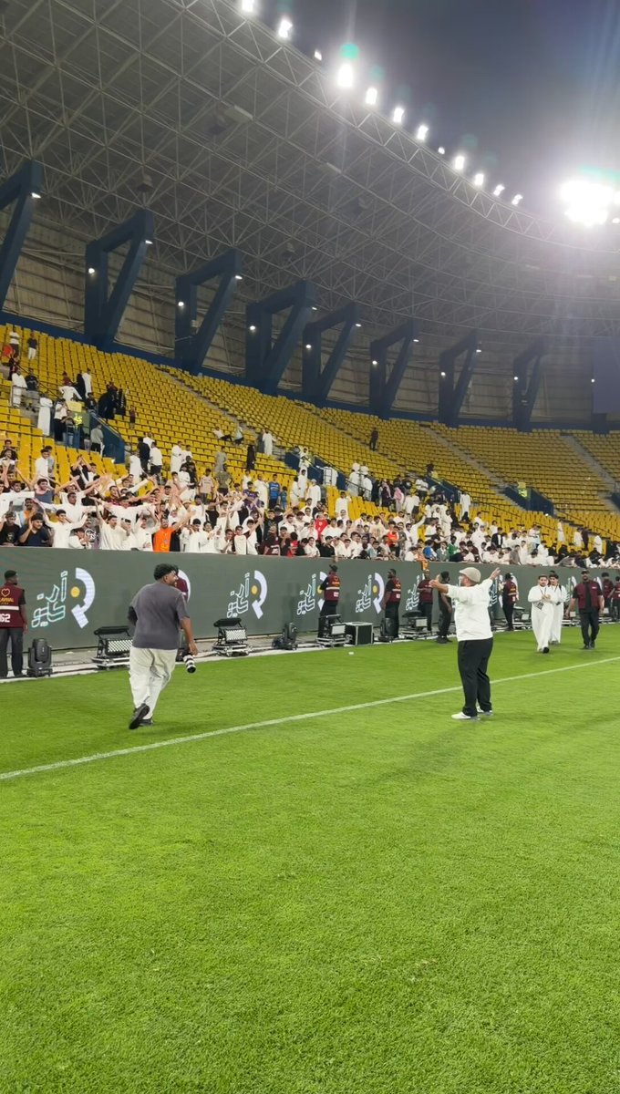 بعد تأهل فريق ابونوره بـركلات الترجيح…. معاذ هكذا يحتفل في ملعب الاول بارك!!!! 💀💀💀💀💀🧡🧡🧡🧡🧡🧡🧡🧡