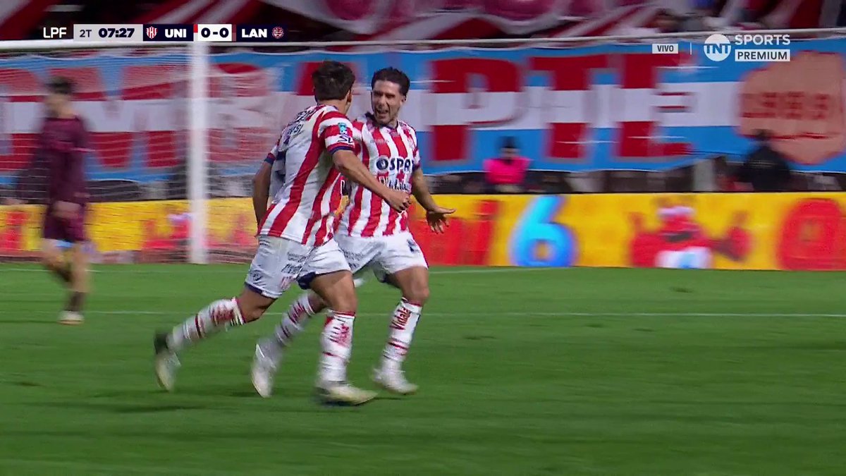 ¡Golazo de Unión! Una bomba de Menossi superó la resistencia de Losada para el 1 a 0.