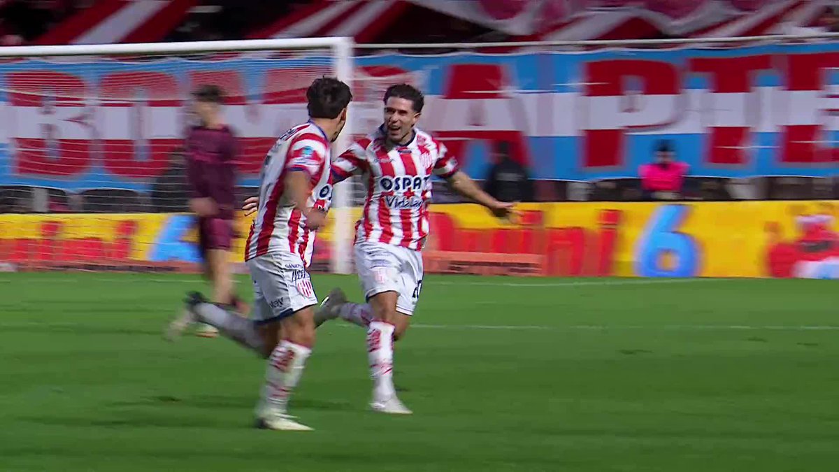 ¡EL PRIMERO TAMBIÉN FUE UN GOLAZO! Menossi le pegó de primera y clavó un espectacular gol para abrir el partido a favor del Tatengue ante Lanús.