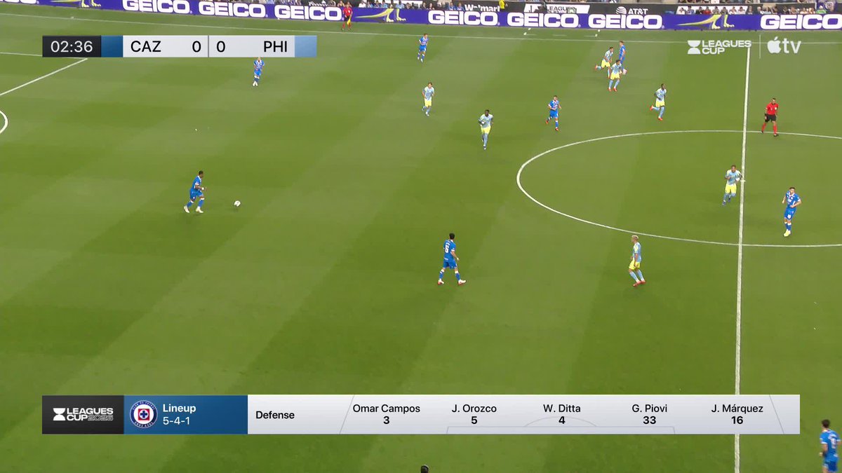 ¡Qué golazo de la Maquinola! 🔥 Zapatazo poderoso de Paradela para abrir el marcador en favor de CRUZ AZUL. 🚂 #LMXLC2026 | #CAZ | #J1 Ve la Leagues Cup 2026 en vivo en Apple TV.