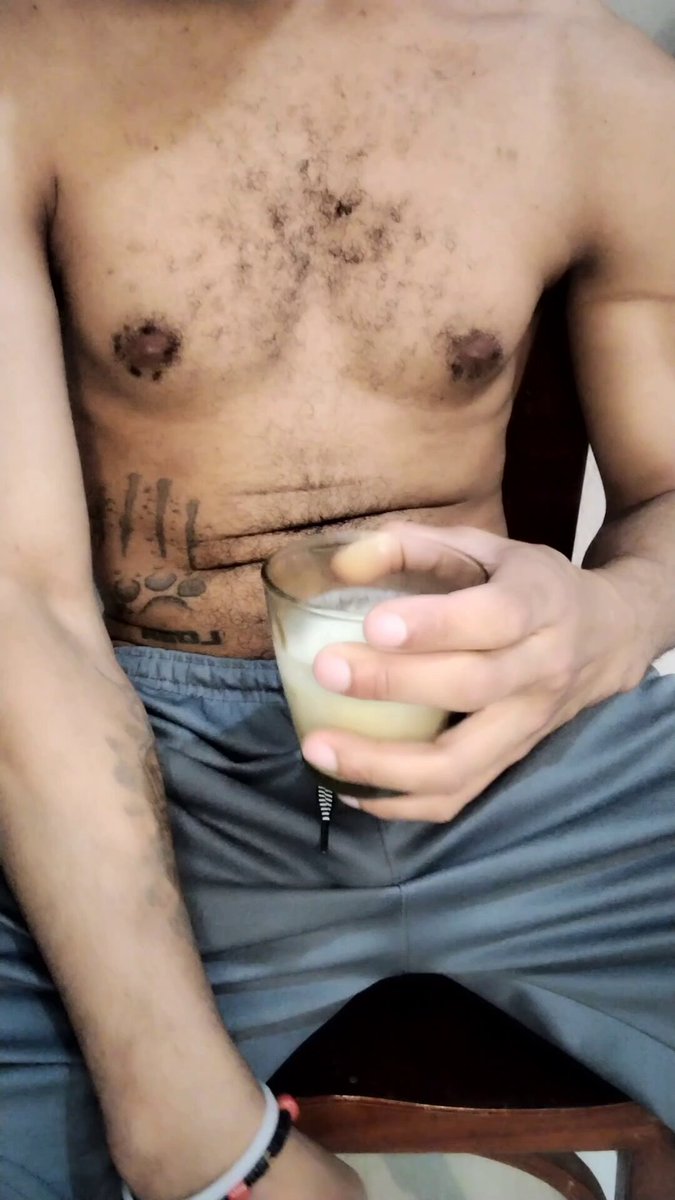 Vitamina com leite de macho direto do cuzinho 🤤 O macho veio aqui, meteu, leitou e foi embora, me deu muito leite no cuzinho e não queria desperdiçar 🔥🤤 Leite de macho é sagrado! #Bareback #leite #puto #gozada #macho #deposito