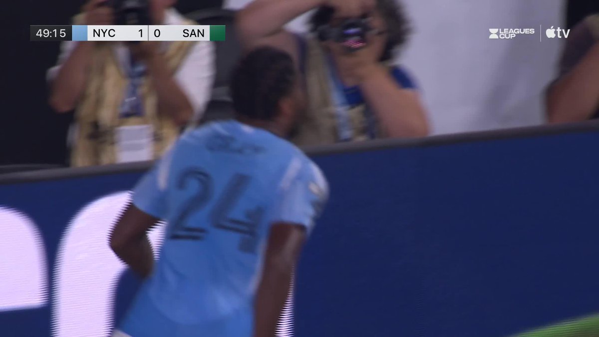 Tayvon Gray with authority 😱 New York City take the lead on Santos Laguna!