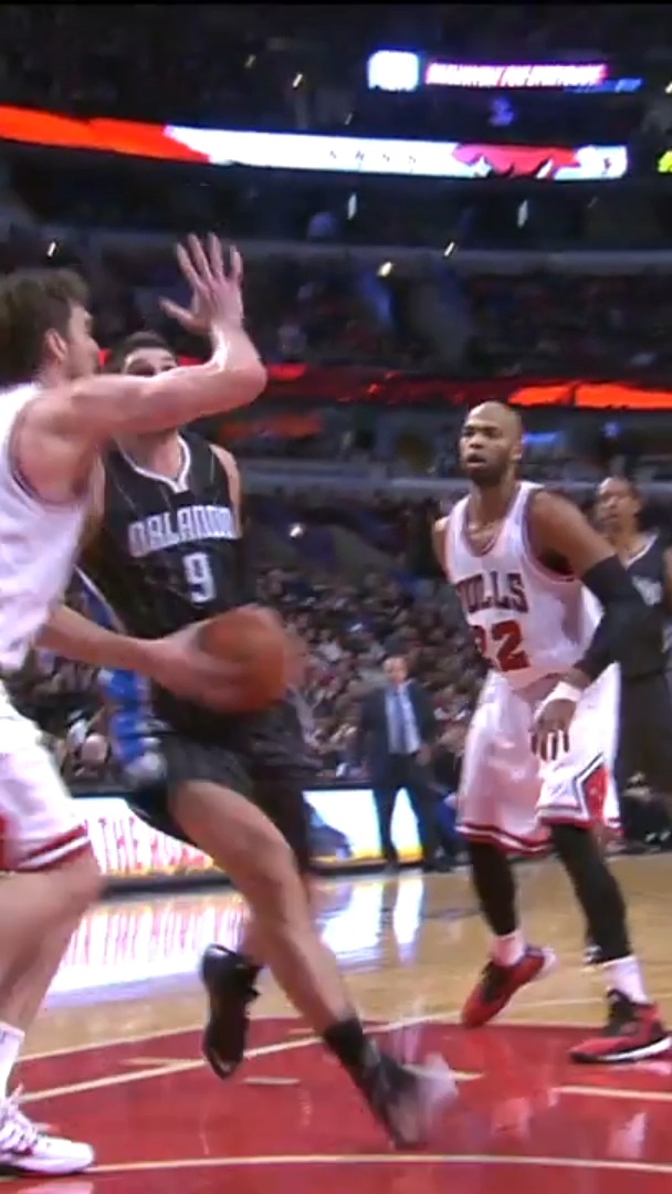 Nikola Vucevic dunk on Pau Gasol (2015)