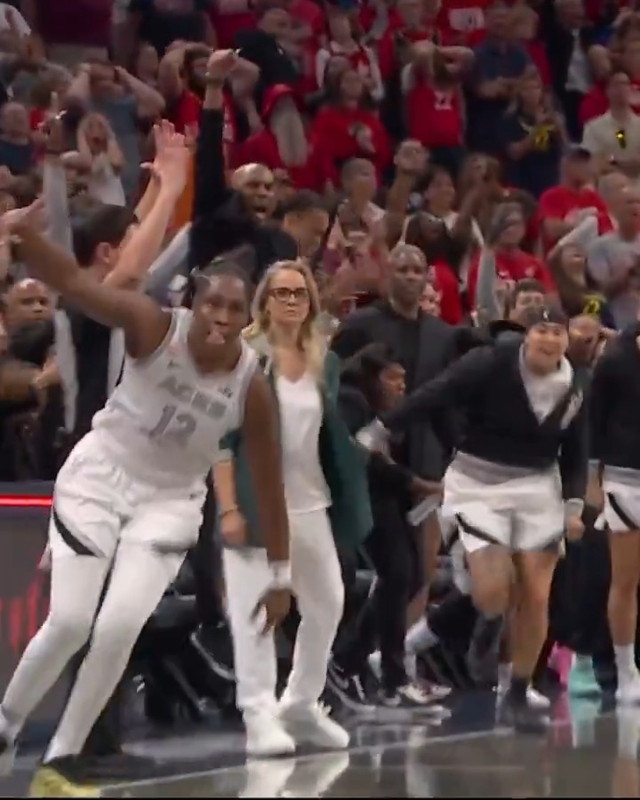 CHELSEA GRAY GAME WINNER 🔥🔥🔥 BACK-TO-BACK BUZZER BEATERS TO FORCE OT AND WIN THE GAME! POINT GAWD.