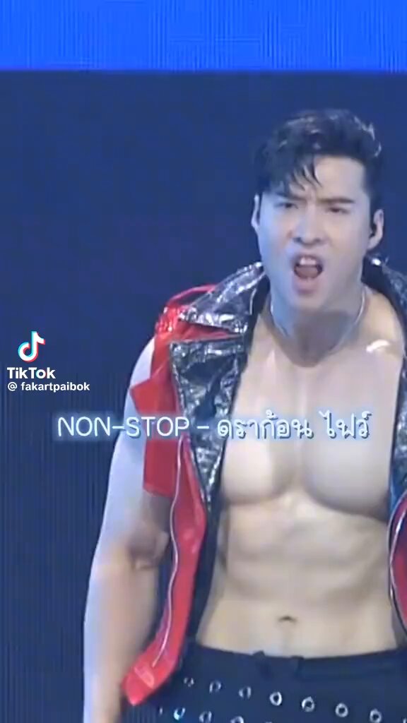 วงดราก้อนไฟว์ วงบอยแบนด์ ยุค 90 ที่ดังมากเพราะรวมหนุ่มหล่อ 5 คน เต้นเก่ง หุ่นดี ร้องเพลงเพราะ เอนเตอร์เทนต์ผู้ชมได้ดี มาย้อนดูกันค่ะ สมาชิกในวง ทั้ง 5 คนคือ - แอนดี้ เขมพิมุก - เต๋า อดิศร อรรถกฤษณ์ - เต้ ธามัน เต้พันธ์ - หยวน กวินรัฎฐ์ ยศอมรสุนทร - โอ๊ค สกรรจ์รณ เชาวน์รัตน์ ตอนนี้มีข่าวว่า คุณเต้ ธามัน หายตัวไปแล้ว 3 วัน ทางบ้านพยายามตามหาตัวและแจ้งความแล้วค่ะ #เต้ดราก้อนไฟว์