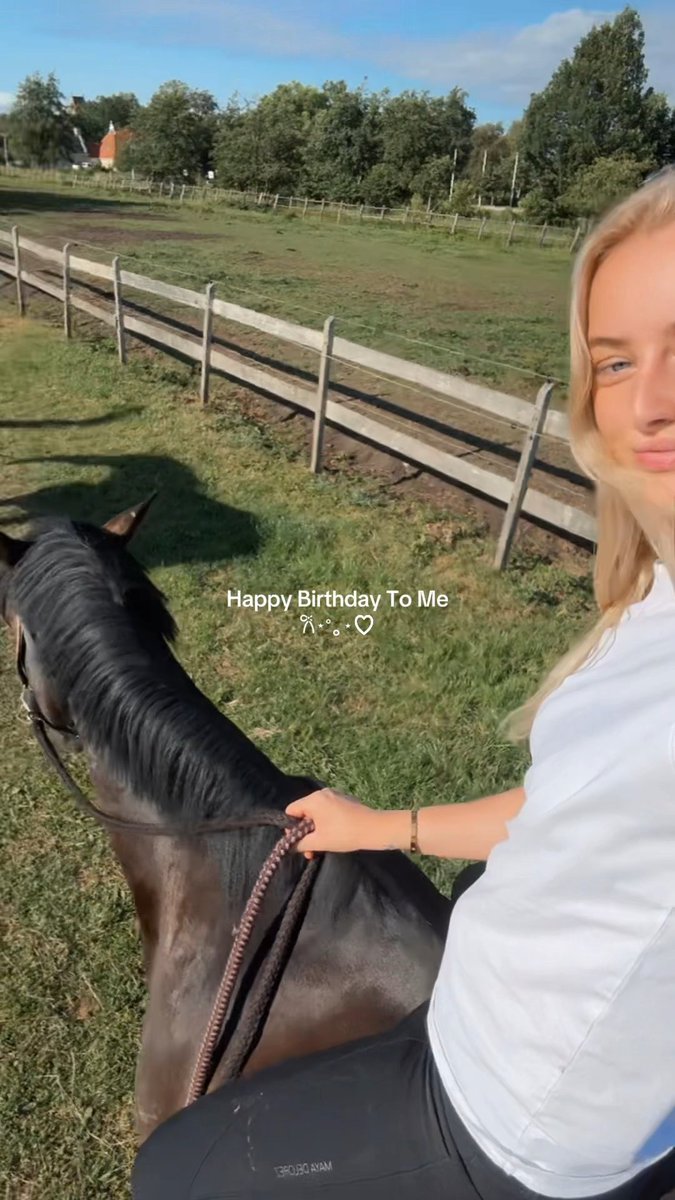 Happy birthday to me! 🩷 Great full for everything i build around me and all the people ive met, all my horses and all my girlfriend besties