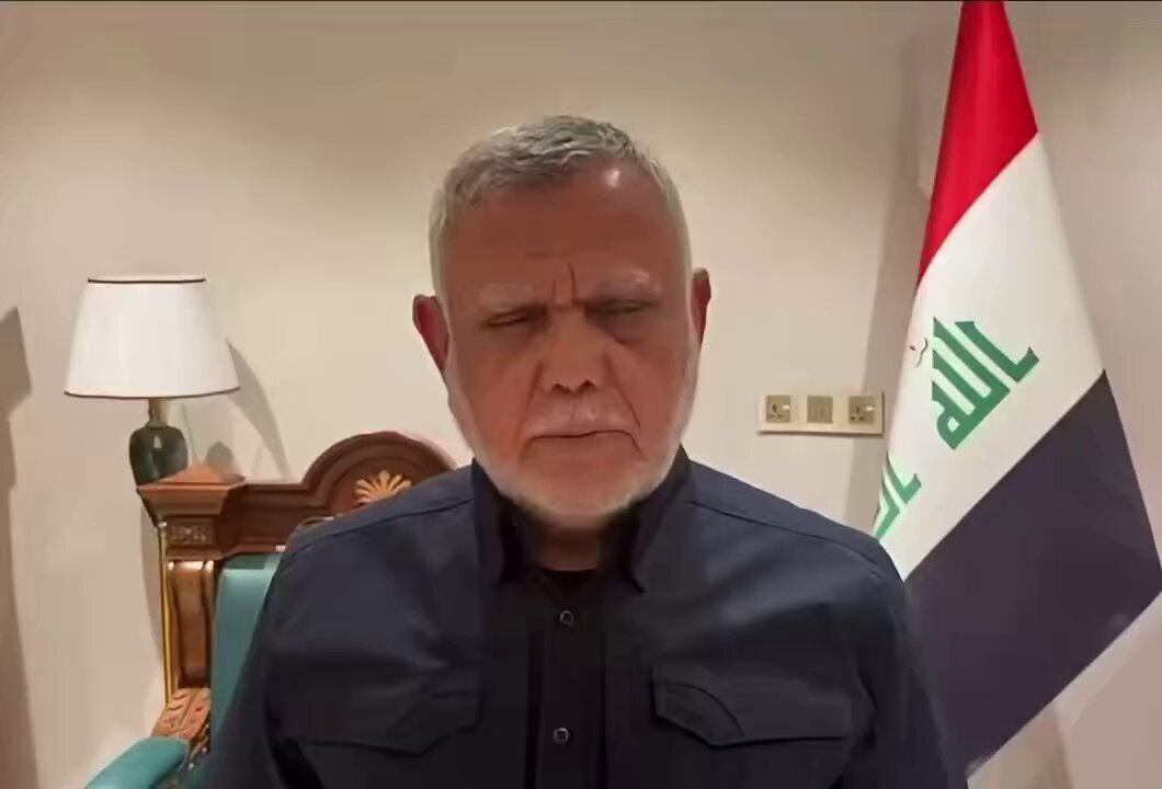 كلمتان فقط من #المملكه_العربيه_السعودية ... "إن عدتم عدنا." كانت كافية لزرع الارتباك داخل محور إيران في العراق، بعدما امتلأت المنابر في الإعلام والفضائيات ومواقع التواصل بالتهديد والوعيد . وعندما ظهرت كلفة المواجهة، تبدلت النبرة من التصعيد إلى التراجع والحسابات . أحيانًا، أقوى الرسائل ليست الأطول ... بل الأكثر حسمًا .