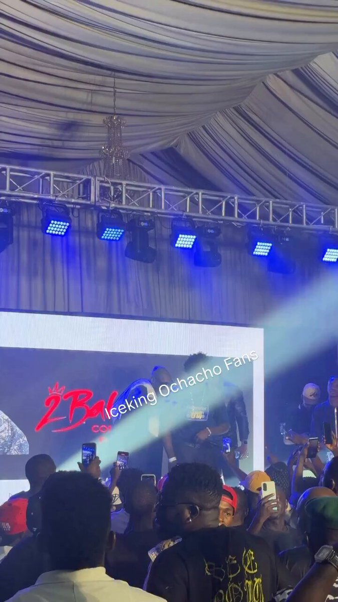 Billionare Ochacho’s son, iceking shuts down Makurdi last night alongside 2face Idibia 😂✨