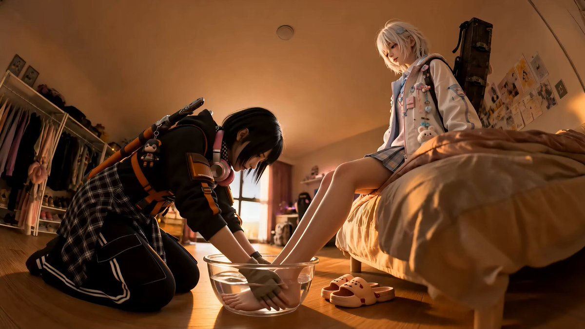 《HEZI：关于赫兹的秘密，更多内容可以到主页链接查看哟~》#女王 #恋足 #调教 #鞋狗的日常