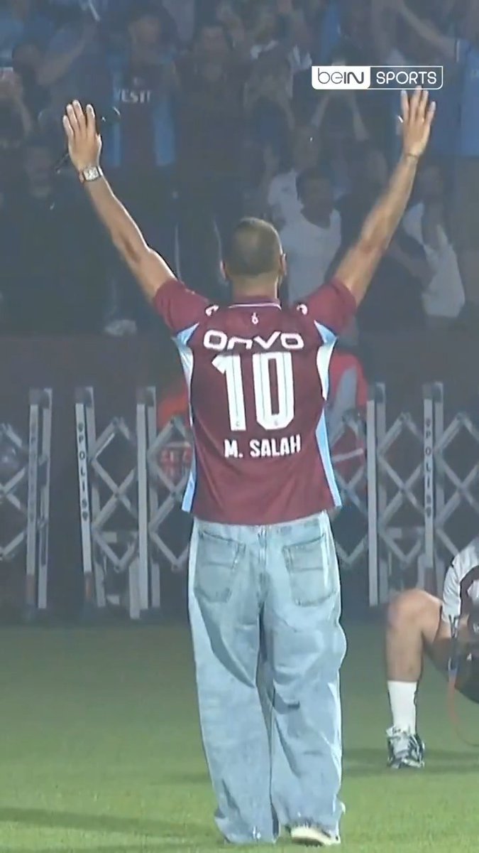 🔥🤯 Les supporters de Trabzonspor ont enflammé le stade pour la présentation de Mohamed Salah ! #mercato #süperlig