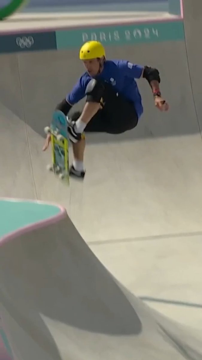 51-year-old Andy Macdonald was tearing it up at Paris 2024 🛹