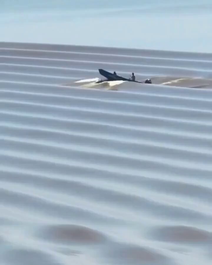 The tide waves of the the Qiantang River look like sand dunes.