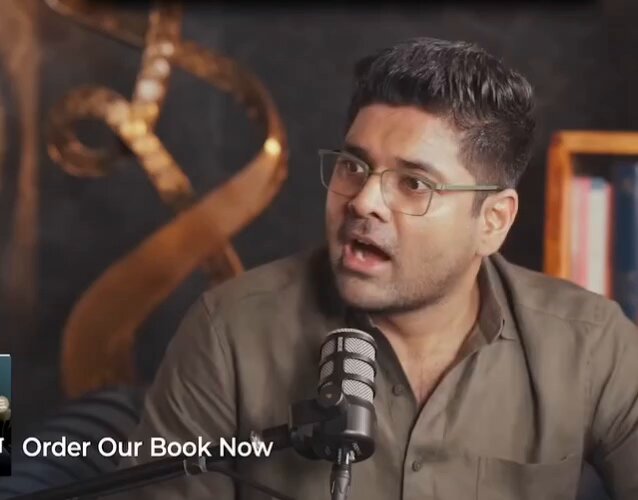 "वादे नकली, भाषण नकली, आश्वासन नकली, सब कुछ नकली है यार... " सोनू शर्मा के पॉडकास्ट में अभिनय शर्मा सर ने कहा कि मीडिया कहती है कि कांग्रेस ने देश लूटा l जबकि उसे कहना चाहिए कांग्रेस के नेताओं ने देश लूटा l जिसमें से अधिकांश अब बीजेपी में जाकर देश को फिर लूट रहे हैँ l उन्होंने यह भी कहा कि अगर कांग्रेस ने देश लूटा होता तो उनके पार्टी फंड में भी आज 20000 करोड रुपए होते ना l अभिनय शर्मा सर ने इस पॉडकास्ट में मीडिया के नेरेटिव को ध्वस्त कर दिया l हो सकता है तभी कुछ राँची पहुँचने वाले मीडिया वाले अभिनय सर को गणित सिखाना चाह रहे हों...