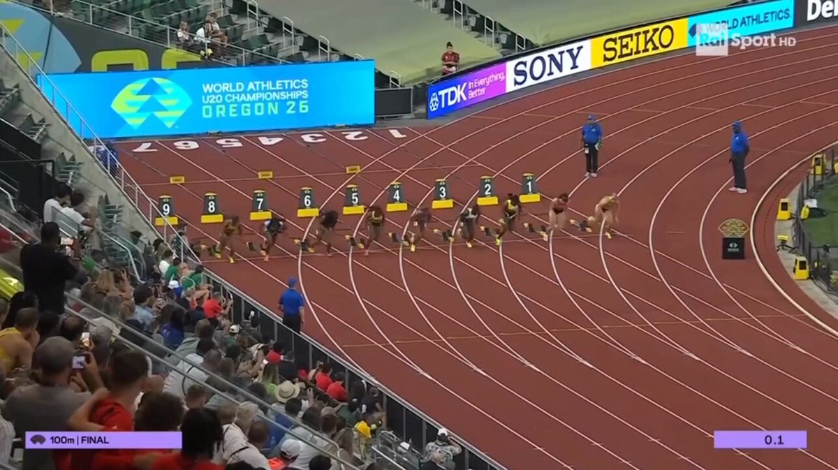 La campionessa europea U18 e U20 Kelly Doualla è diventata la prima italiana a conquistare una medaglia ai mondiali nei 100m femminili. Era la più giovane delle atlete in finale e a soli 16 anni ha conquistato il bronzo mondiale U20 e poi tutta la sua esplosione di gioia.