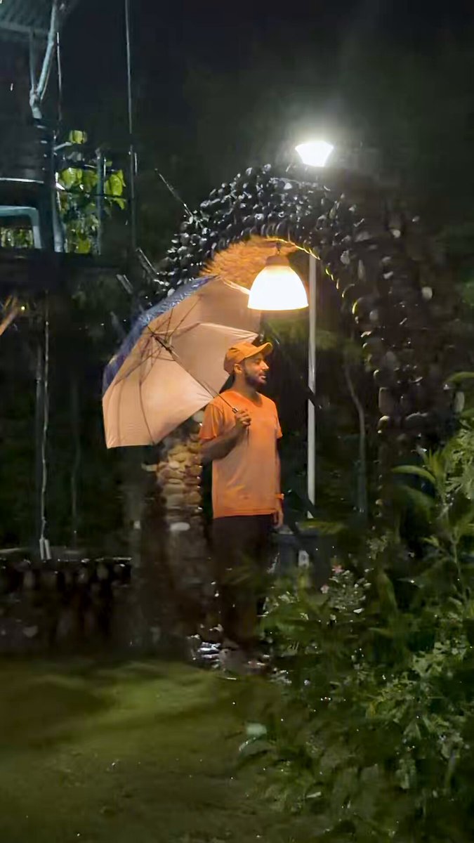 ਤੇਰਾ ਆਉਣਾ ਜੀਕਣ ਬਾਰਿਸ਼ ਹੋਵੇ ਰੇਤੇ ‘ਤੇ । ਤੇਰਾ ਆਉਣਾ ਕਵਿਤਾ ਵਰਗਾ ਖਾਲੀ ਚੇਤੇ ‘ਤੇ । Your arrival is like rain falling upon a thirsty desert !Your arrival is like poetry awakening a memory long left empty ! 𝓑𝓪𝓷𝓴𝓲𝔂𝓮 𝓝𝓪𝓪𝓻𝓮𝔂 ਬਾਂਕੀਏ ਨਾਰੇ.. { The Graceful Maiden } from The Album 𝓟𝓔𝓡𝓕𝓤𝓜𝓔𝓓 𝓜𝓞𝓜𝓔𝓝𝓣𝓢 💗 #bankiyenaarey #perfumedmoments #farmhouse #punjab #satindersartaaj