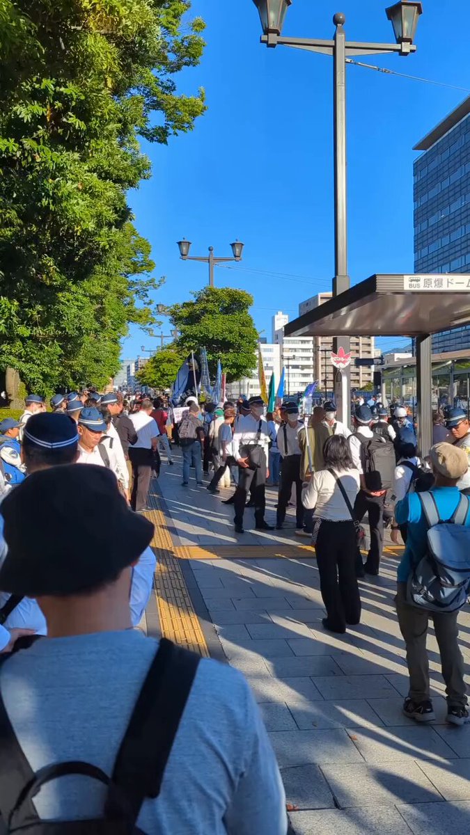 報道されてない‼️デモ凄かったです‼️ 広島・平和記念式典をめぐりデモ‼️ 「高市、来るな」‼️という抗議の声も上がっていました。被爆地・広島で、なぜそのような声が出たのかわかるか高市‼️ 🛑核兵器廃絶と平和への向き合い方が問われています。 #広島原爆の日 #平和記念式典