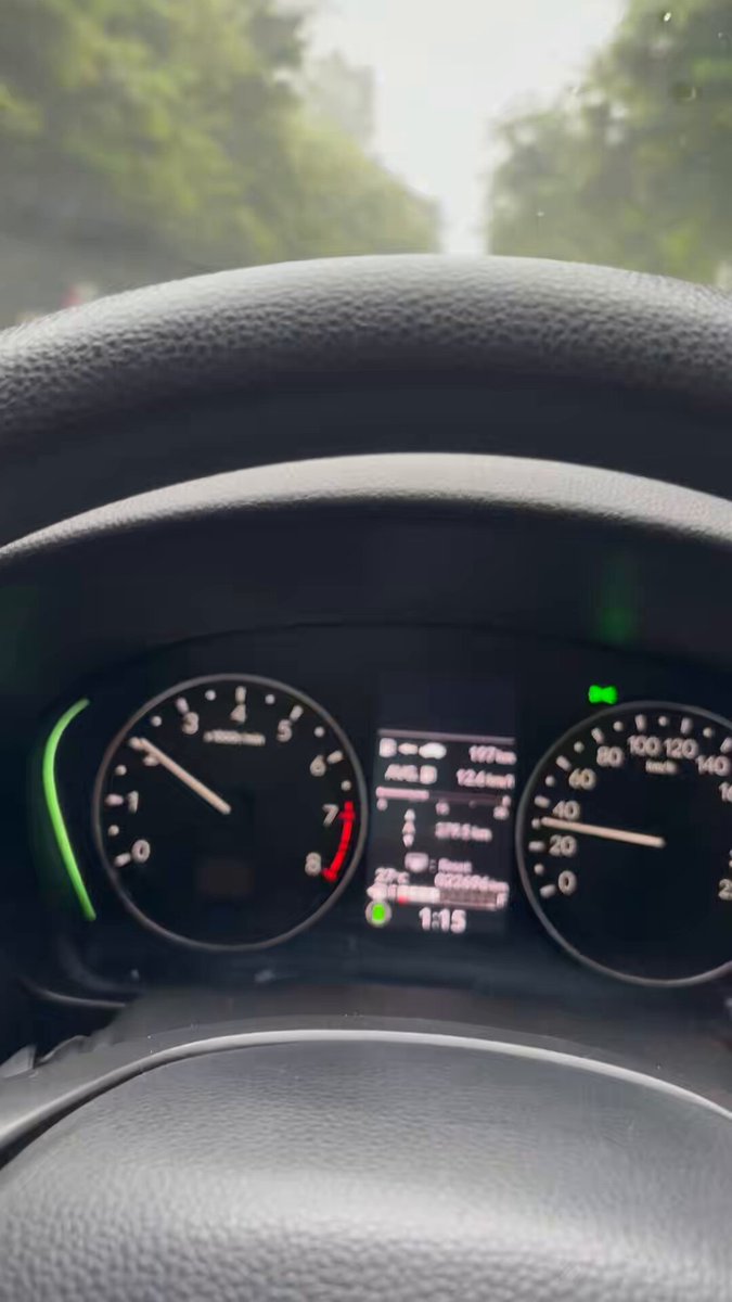 We have stopped talking about how much fun a naturally aspirated petrol engine can be. If you’re someone who enjoys hearing the sound of a hard revving engine, the Honda City V MT is one of the most enjoyable cars you can buy under ₹15 lakh. Honda City reminds you that sometimes, 7,000 RPM is where the real fun. It pulls and pull…❤️