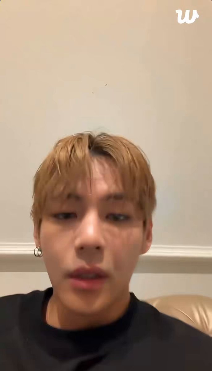 🐯*reads comment* what song do you listen to the most these days? 🐯it’s just songs like these that are playing~ songs like these 🐯you can just save these 🐯here’s what I’m going to do right now is~ *🎶Run to you by Bryan Adams*