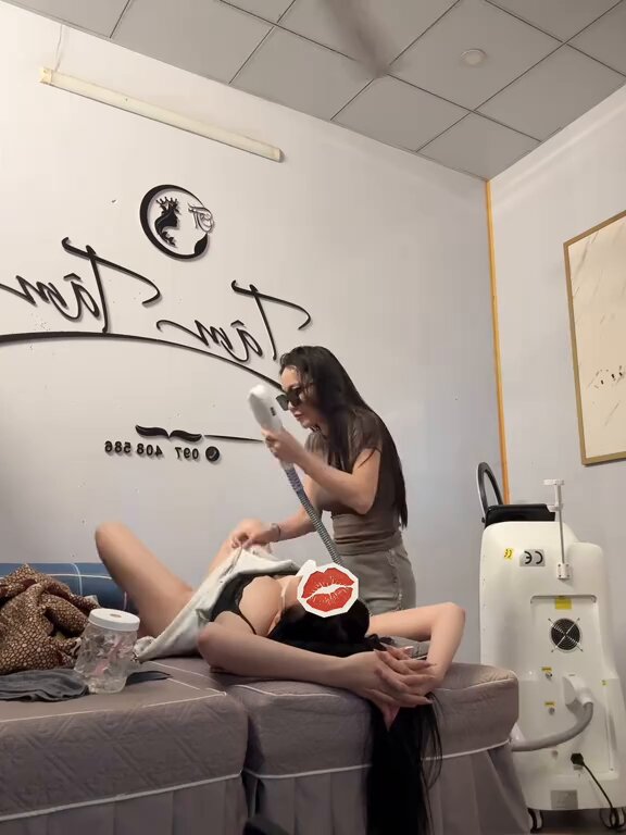 Lần đầu trải nghiệm thì ai cũng tự tin... đến khi máy vừa chạm vào là đổi nét mặt ngay.