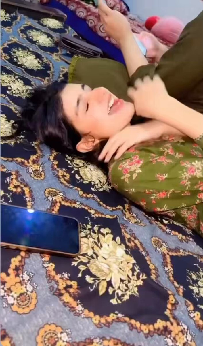 😂😂” ye kis ki awaz h “😂