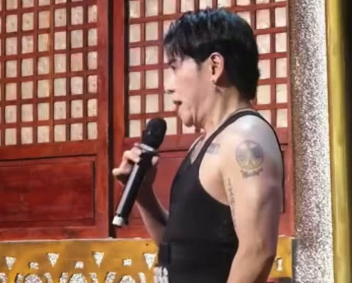 ‘THEY HAVE THE TICKET PRICE OF BROADWAY, BUT WITH A LOW QUALITY IN TERMS OF STORYTELLING’ 😶😶😶 Theater actor #VinceTañada may MAANGHANG NA PAHAYAG sa mga theater group sa Pilipinas. “People from resorts world, the what I call the ‘pseudo broadway,’ they have the ticket price of broadway but with a low quality in terms of storytelling,” pahayag ni Vince. “People from legitimate theater groups such as PETA, Tanghalang Pilipino or Dulaang UP with good place but… they do not, kumbaga, come through with their real name kasi PETA, Philippine Educational Theater Association, but they present One More Chance, Rak of Aegies, those kinds of educational shows,” dagdag pa nito.