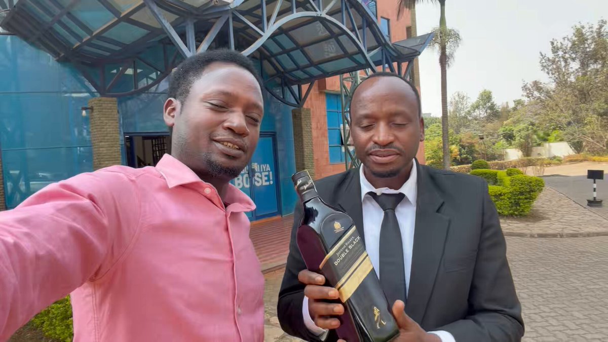 Umuganura ungezeho! Ndabatumiye mwese, iyi yatubumba n’iyo twaba turi 50. Hon. Dr. Gamariel Mbonimana, PhD,Senior Lecturer ,FCILT wakoze cyane 👊 #SizoZaweZange #TunyweLess