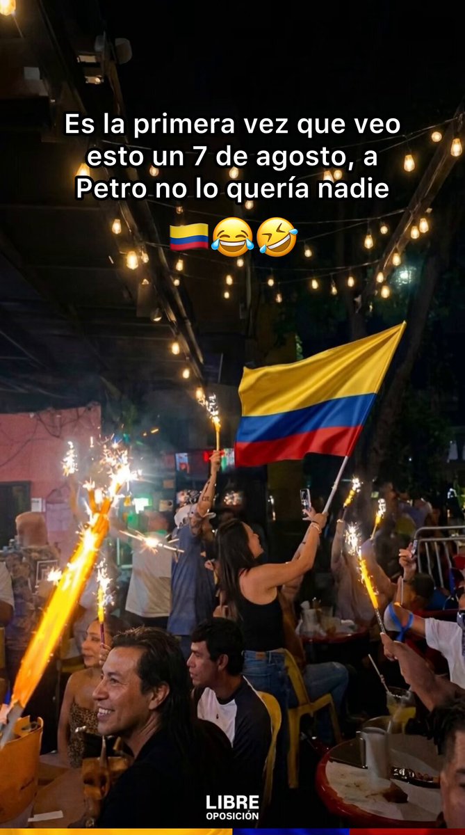 Es la primera vez que veo esto un 7 de agosto, a Petro no lo quería nadie 🇨🇴😂🤣