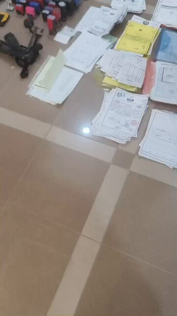 🚨🚨🚨 القضاء العراقي أعلن عن القاء القبض على مجموعة من موظفي بلدية #الناصرية عندهم كتب واختام وسندات مزورة #البومة_تگول ان واحد من اللي تم القاء القبض عليهم هو علي الفرطوسي، ابن اخ ……… الفرطوسي 😬