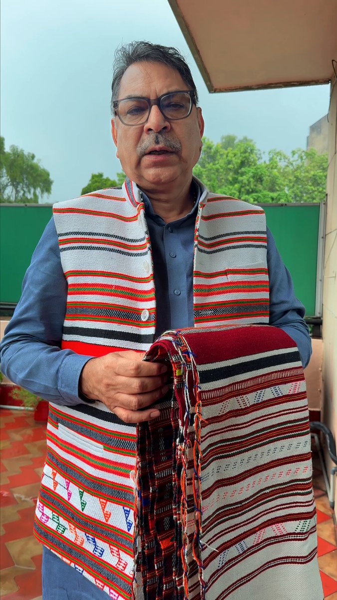राजस्थान का पट्टू हमारे सीमावर्ती क्षेत्रों के कारीगरों के हुनर, समृद्ध परंपरा और आत्मनिर्भरता का सुंदर प्रतीक है। प्रधानमंत्री श्री Narendra Modi जी के आह्वान पर आइए, हम सब मिलकर हथकरघा उत्पादों को बढ़ावा दें। #NationalHandloomDay