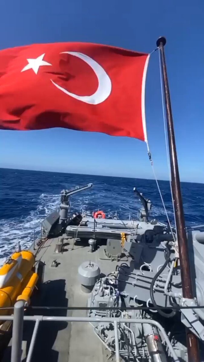 #SONDAKİKA 🔥 Türkiye, Pakistan ve Suudi Arabistan’dan tarihi anlaşma. Cidde'de bugün imzalanması beklenen Güçlü Türkiye-Suudi Arabistan-Pakistan ortak savunma anlaşması (Mekke Anlaşması) dünya basınının bir numaralı gündemi oldu. İsrail ve Yunan medyası peş peşe dikkat çeken analizler yayımlarken, olası anlaşma için "Orta Doğu'da yeni savunma ekseni" ve "Tel Aviv için ölümcül ittifak" yorumları yapıldı. 🤝 🇵🇰 🇹🇷 🇸🇦 🤝