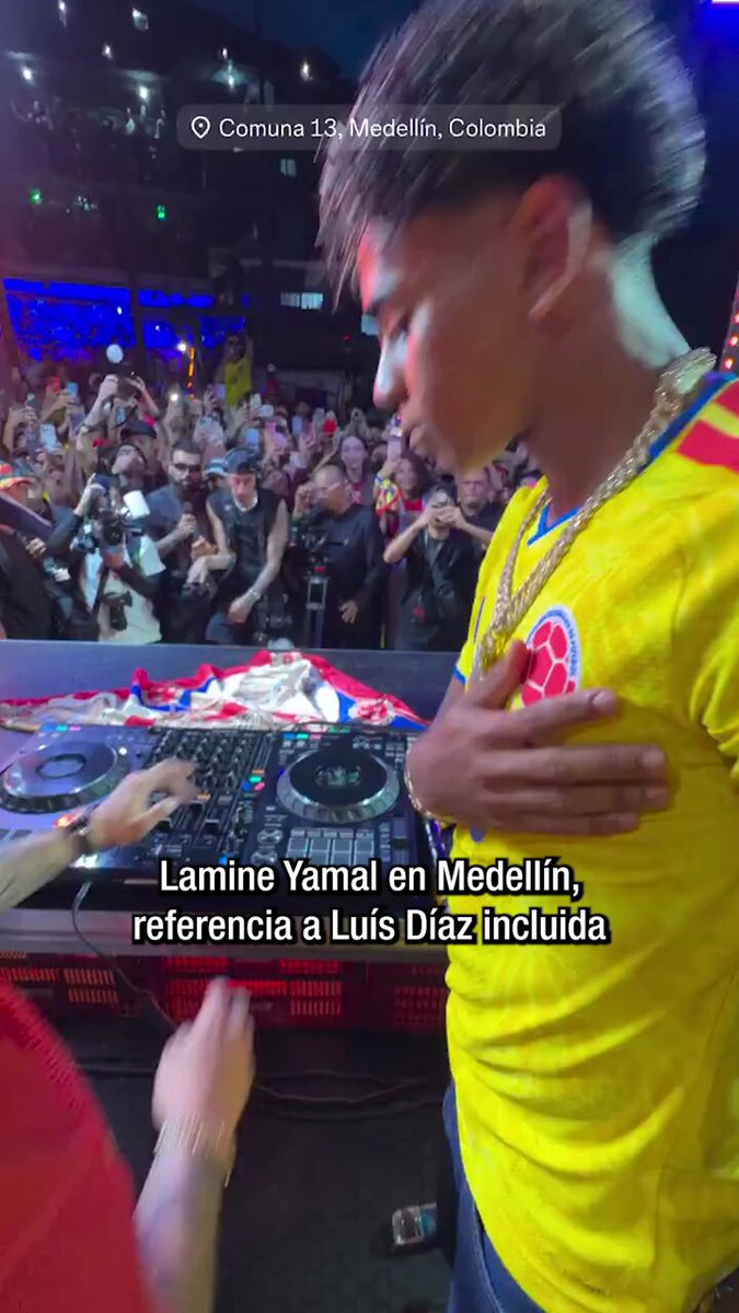 🤣🇨🇴 Lamine Yamal de fiesta en Medellín, en La Comuna 13, con WestCol y Ryan Castro cantando con guiño a Luis Díaz: 🗣️ "Cierren la cuadra que hoy juega la selección mía / Y hoy la moja Lucho Díaz / Qué calidoso, qué monstruo, qué jugador"